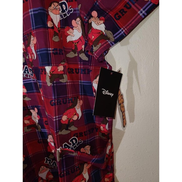 Grumpy Disney Scrubs Cherokee Tooniforms V Neck Top Snow White Men's Large NEW - Picture 2 of 6